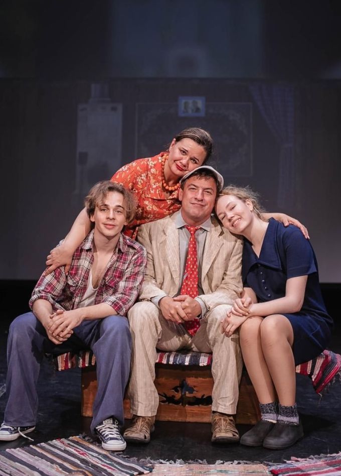 Спектакль «Любовь и голуби»