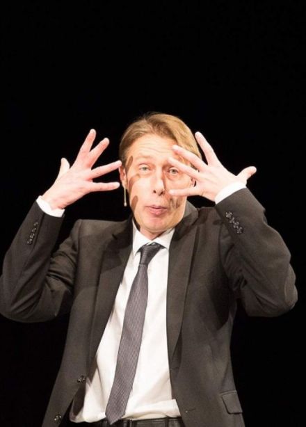 Моноспектакль «Сервиз на шесть персон»